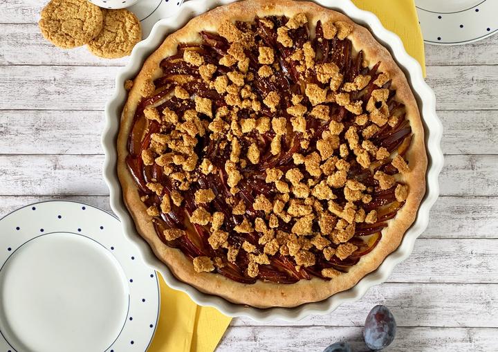 Zwetschgen-Kuchen mit Cereola Hafer-Cookies von DeBeukelaer