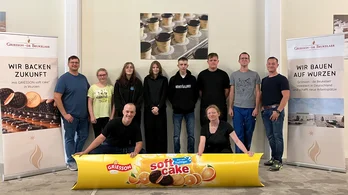 Sieben Jugendliche starten ihre Ausbildung bei Griesson - de Beukelaer in Wurzen. Auf dem Bild sind sie mit ihren Ausbildern zu sehen.