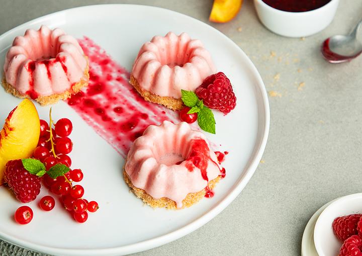 Erdbeer-Joghurt-Parfait mit LEICHT&CROSS Boden